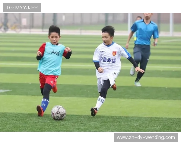 足球比赛中的球员间配合与战术默契